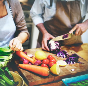 Nutritionist giving cooking advice