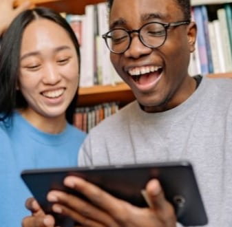 Students gathering around tablet