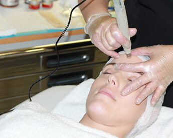 women getting beauty treatment