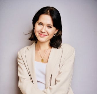 Professional photograph of Renae Barber