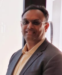 Khimji Ravji Vaghjiani headshot